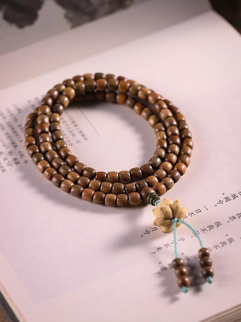 3:Green sandalwood boxwood with lotus flowers