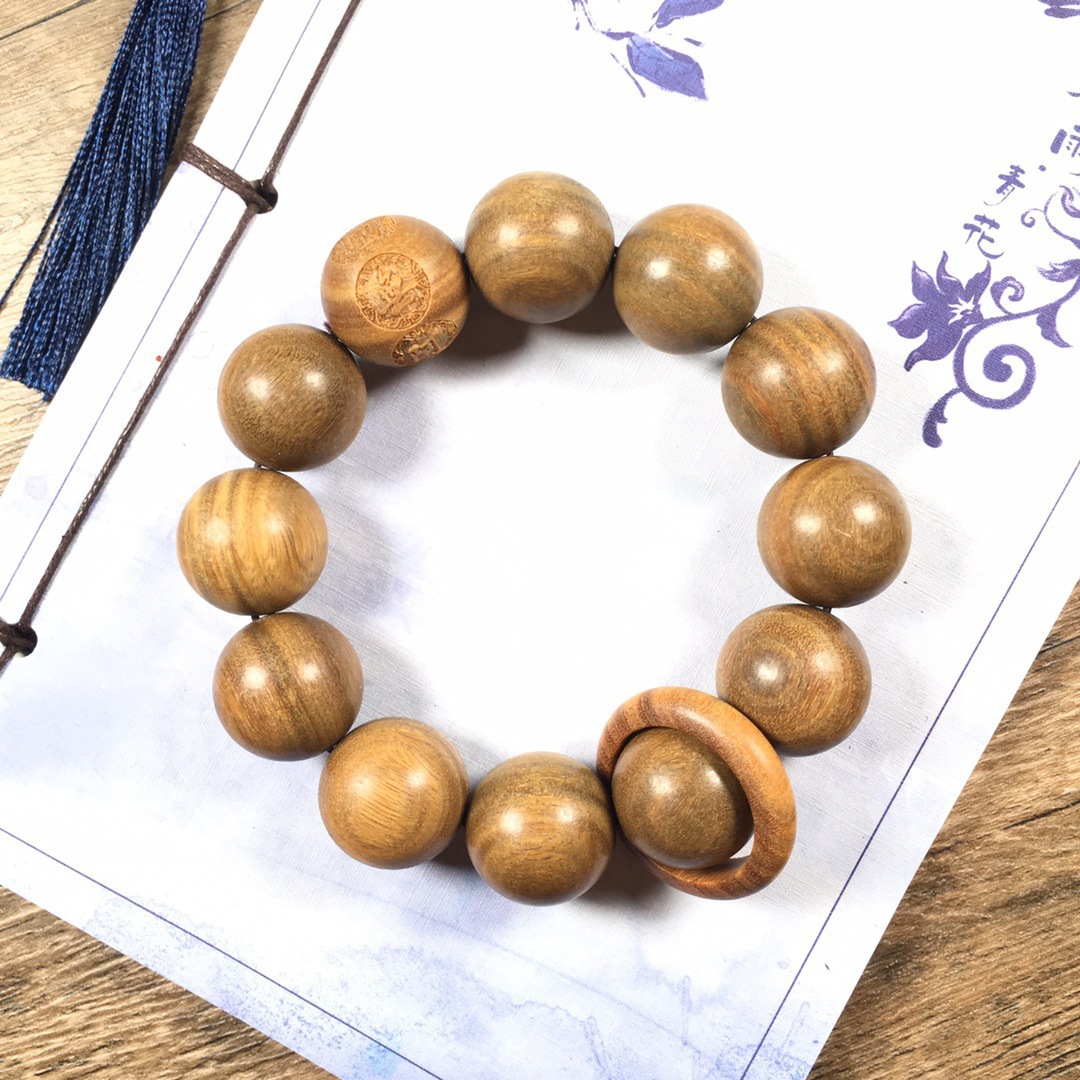 16:Green sandalwood 20mm 12 pieces with engraving