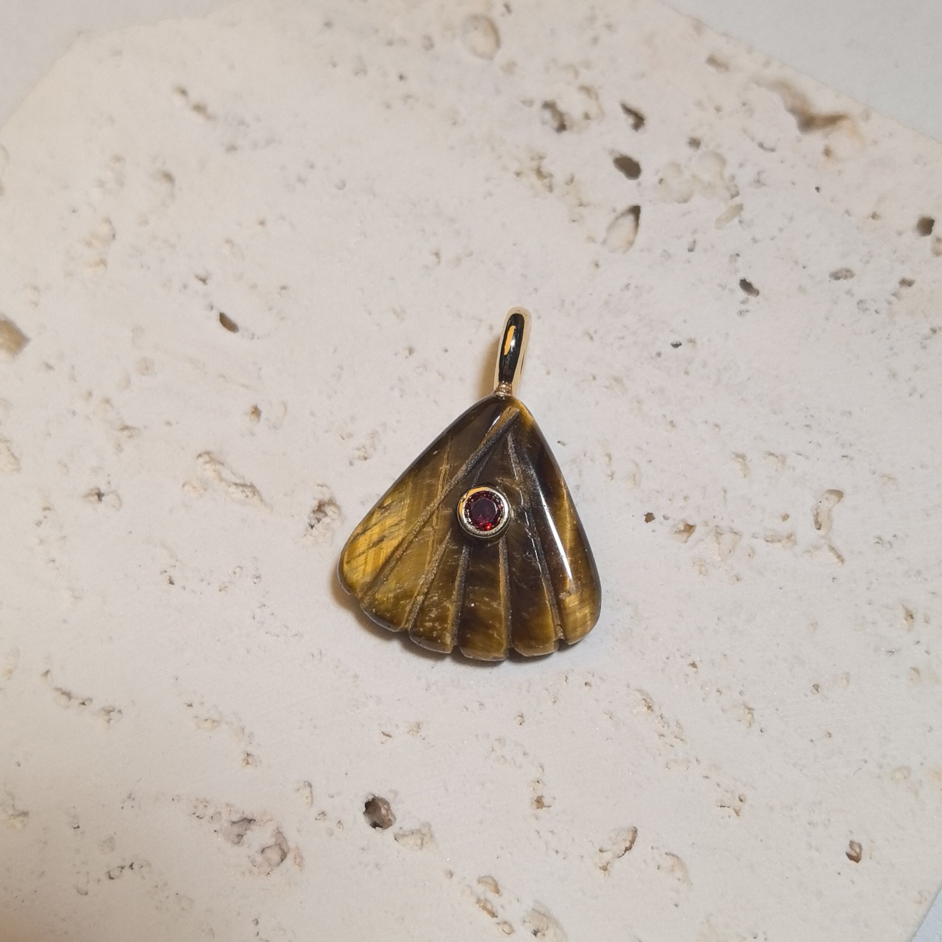 1:Tiger eye stone