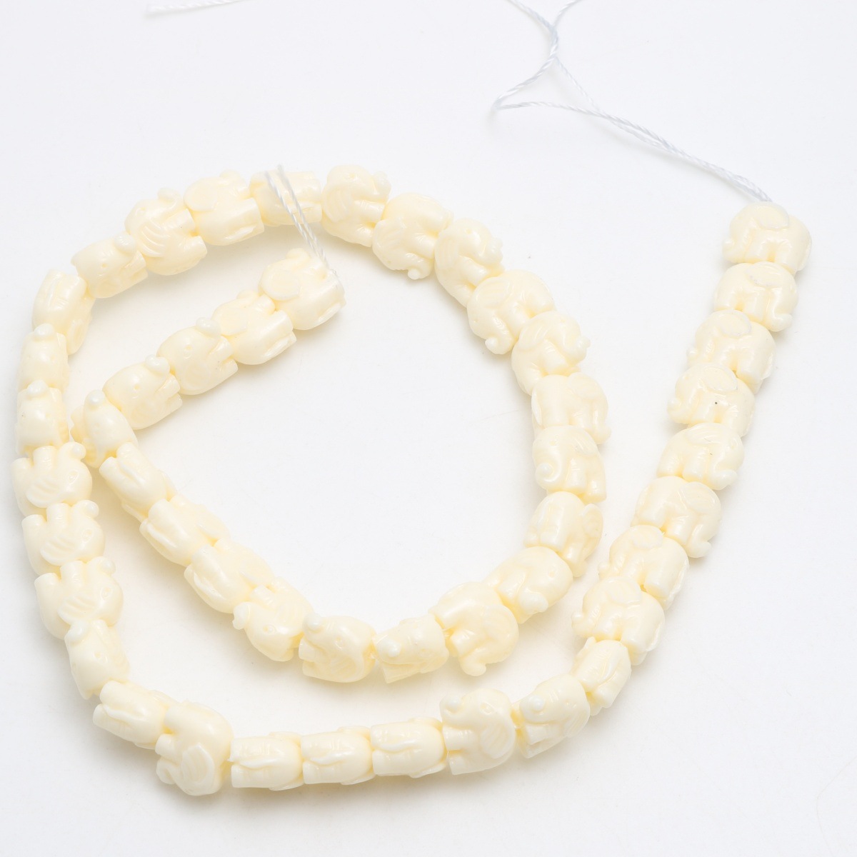 4 blanc laiteux