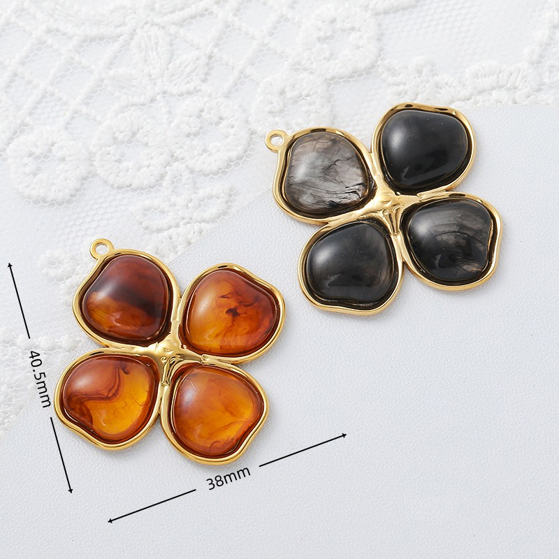 15:Four-leaf clover (black)