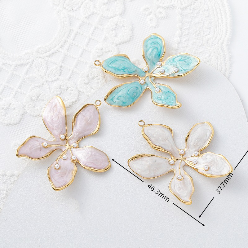 24:Five-petal flower # 1 (white)