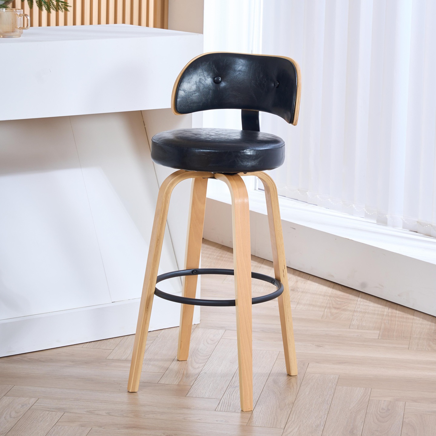 11 Natural wood frame, black leather
