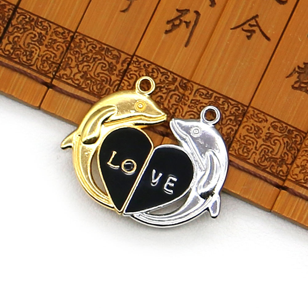 14:012 gold and silver whale shape 26x32mm, 5g
