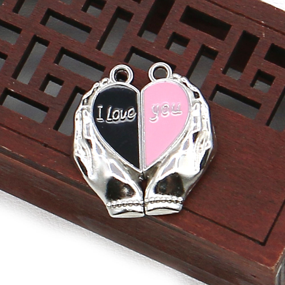 18:015 silver hand holding black pink heart 25x27mm, 6g