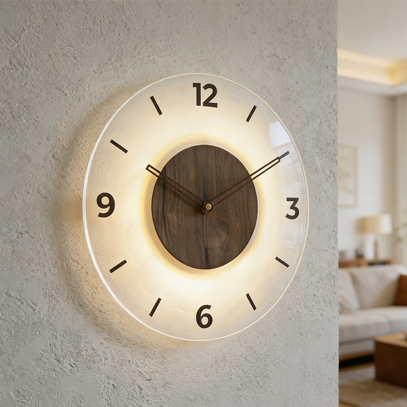 7 With lights Auto-syncs to Japan's time signal