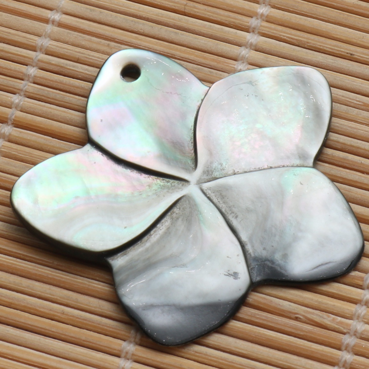2:Silver gray medium flower 28.4*26mm