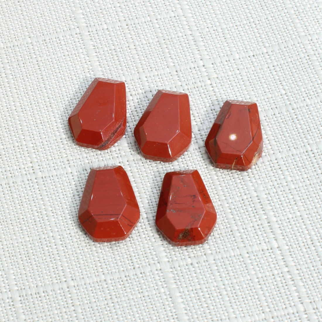8 красная яшма