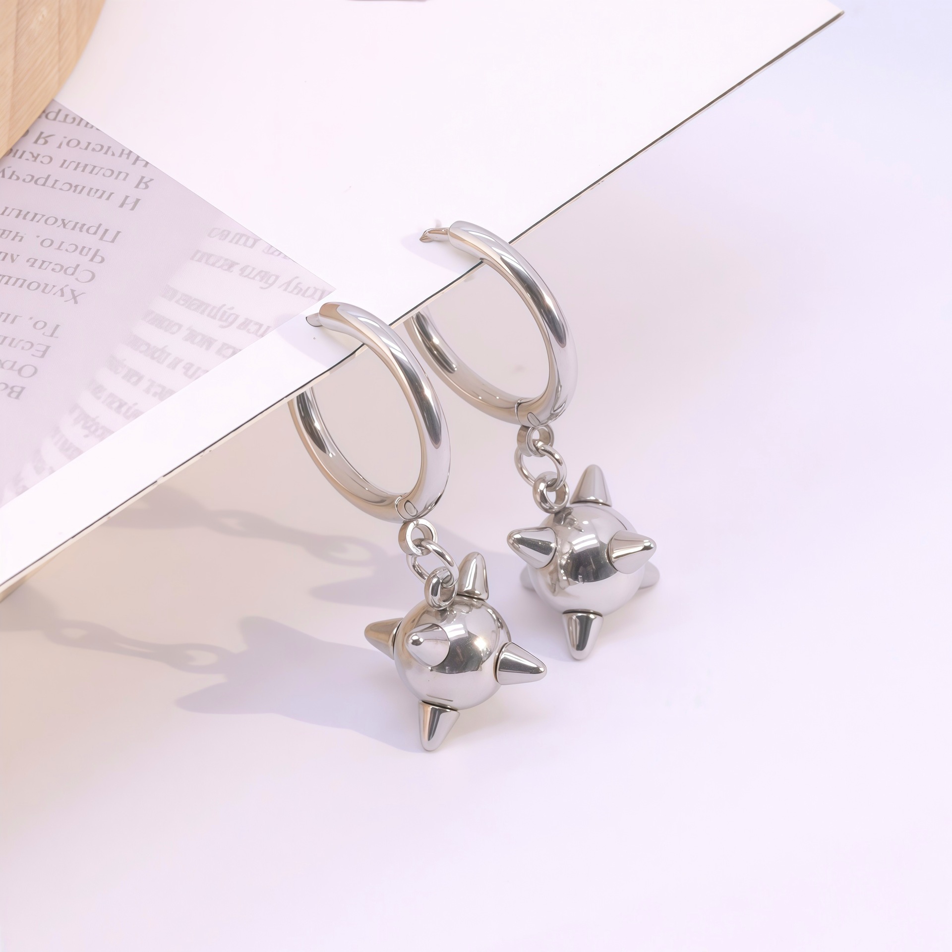 2:Ear buckle style
