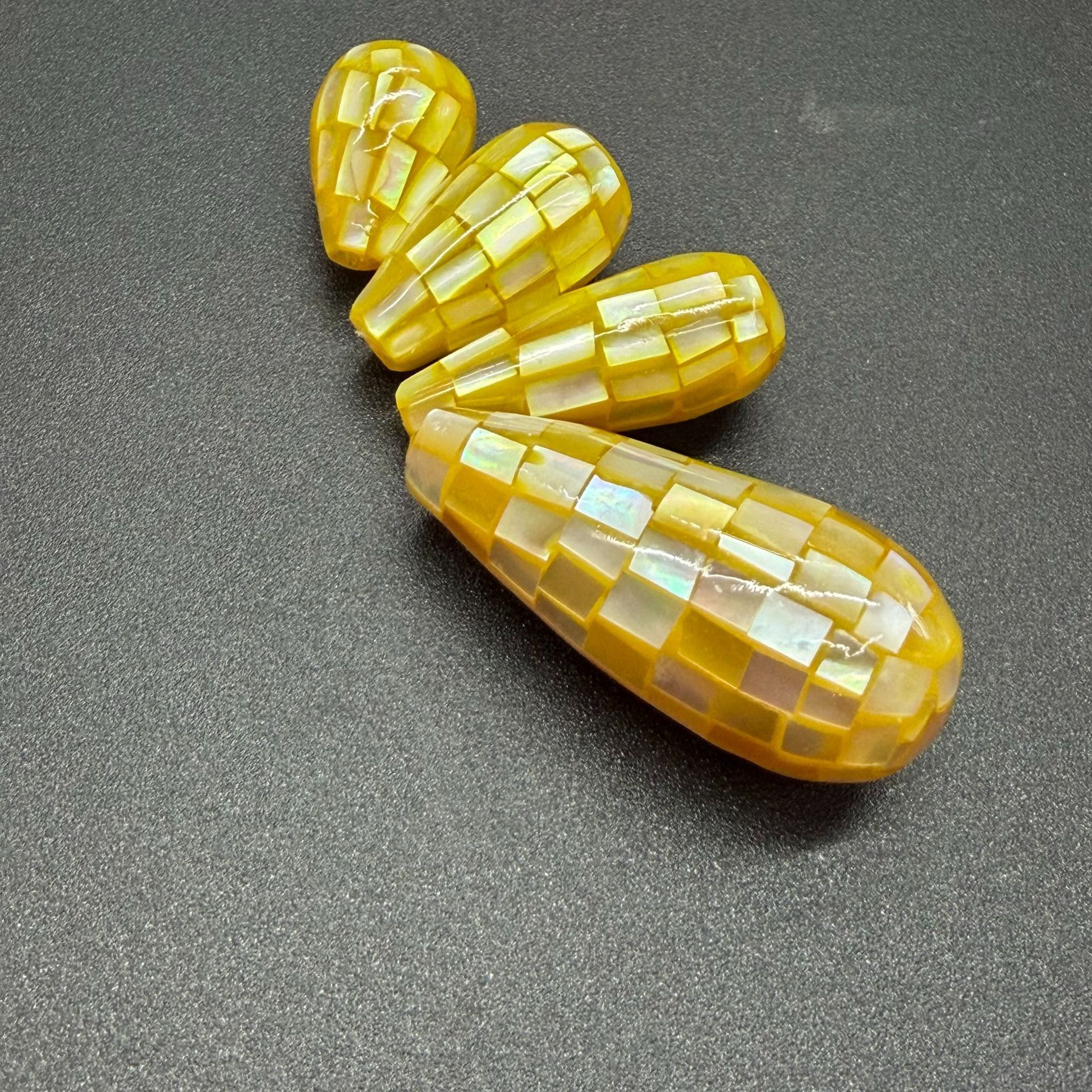 Yellow butterfly shell 11*22mm