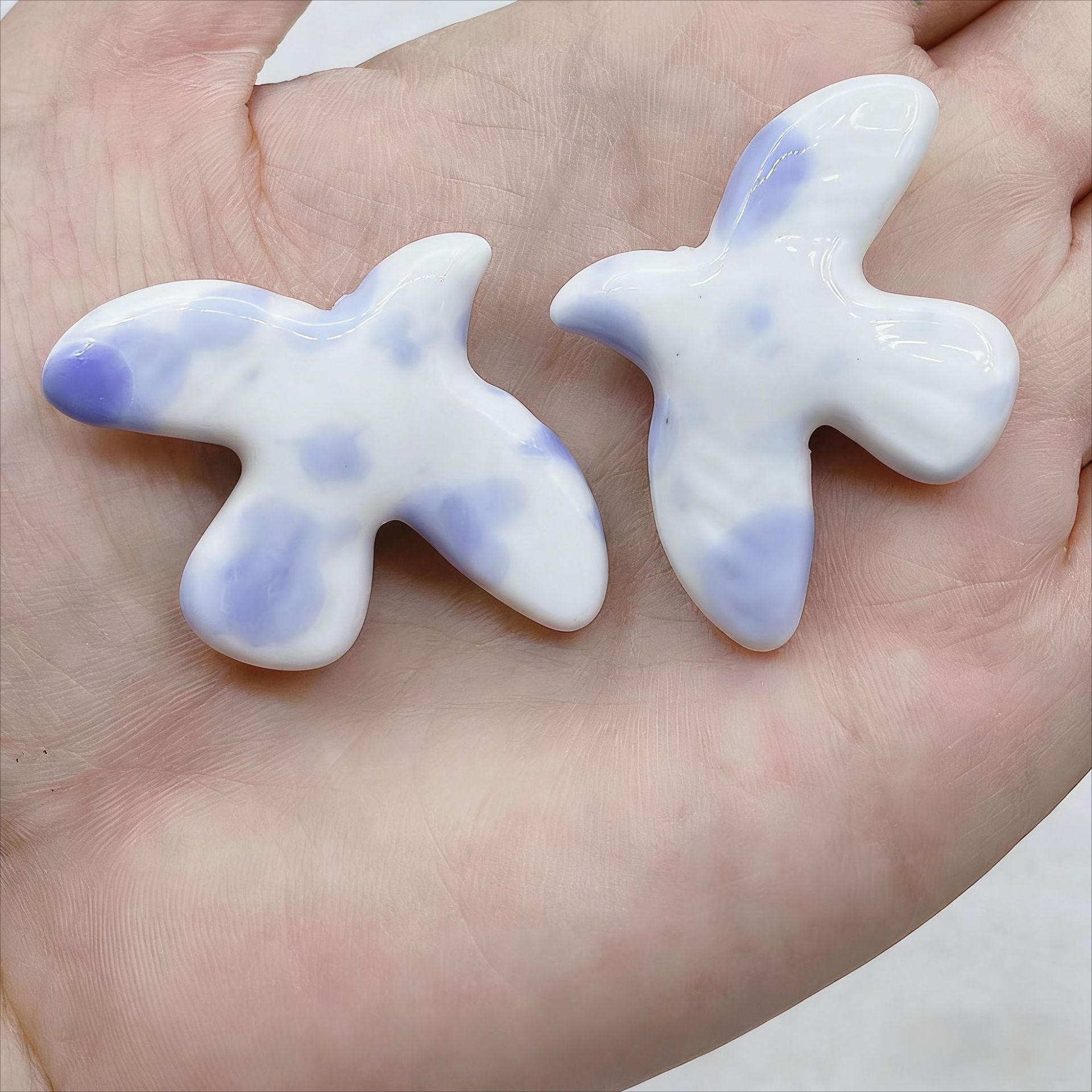 4:Blue smudge on white background