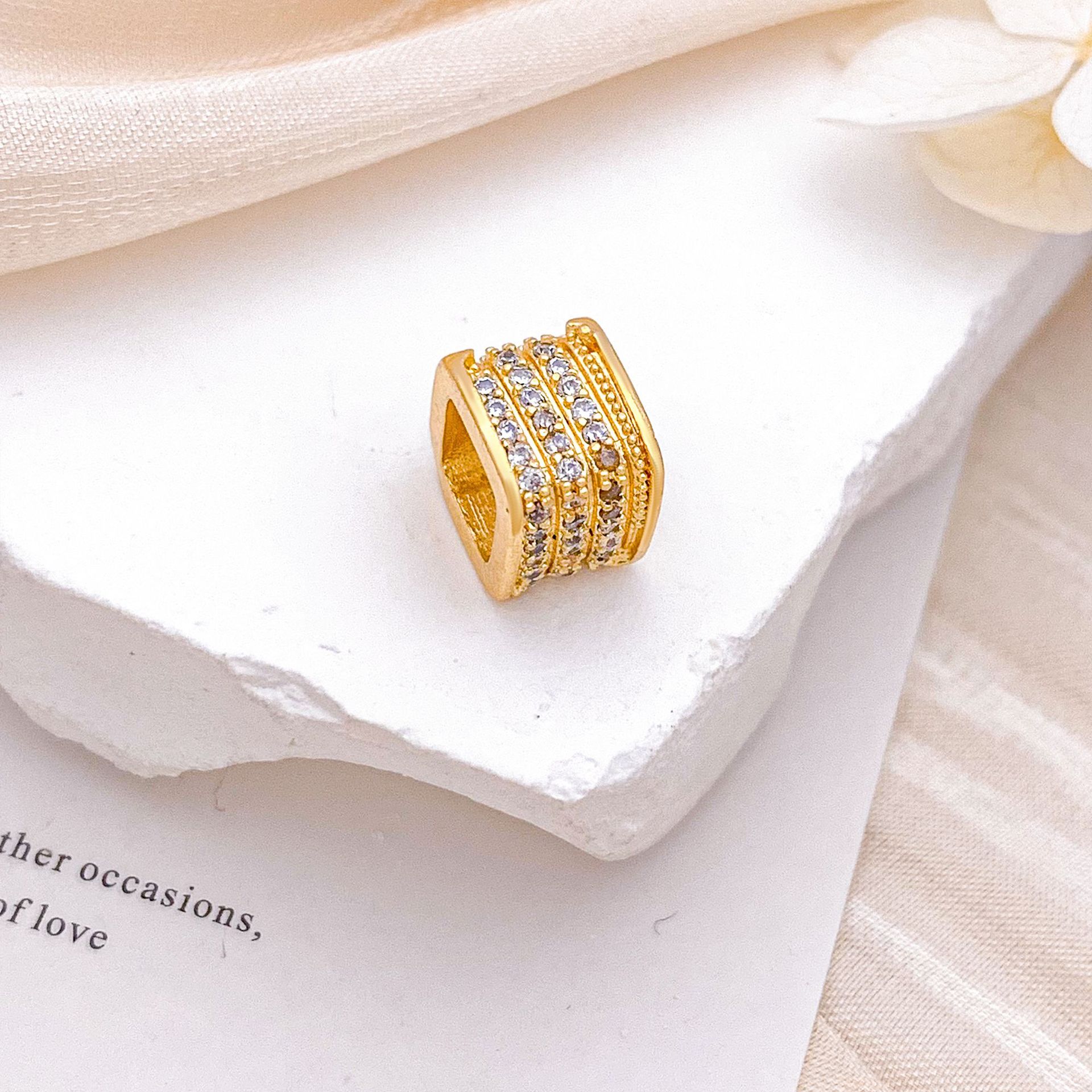 16:P 4.5x5.5mm Xl5422 quadrilateral cylindrical pendant gold