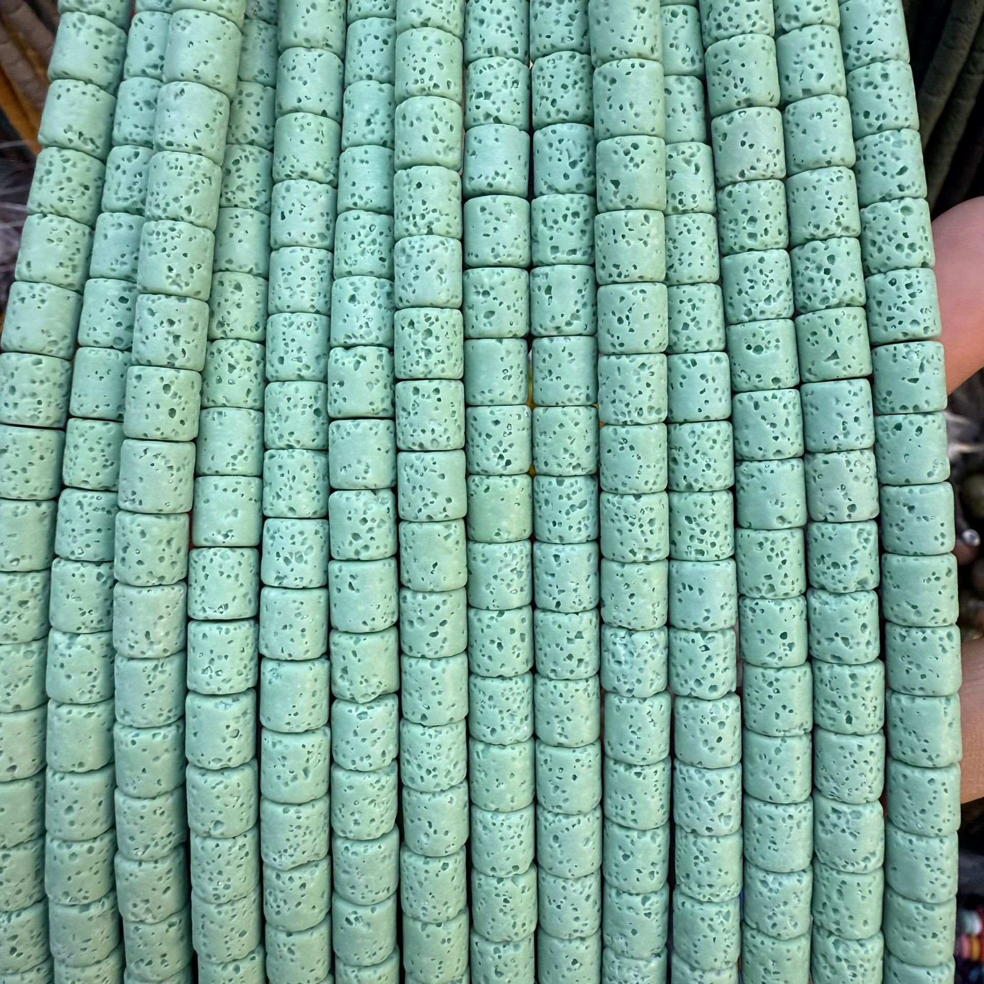 8:Light green