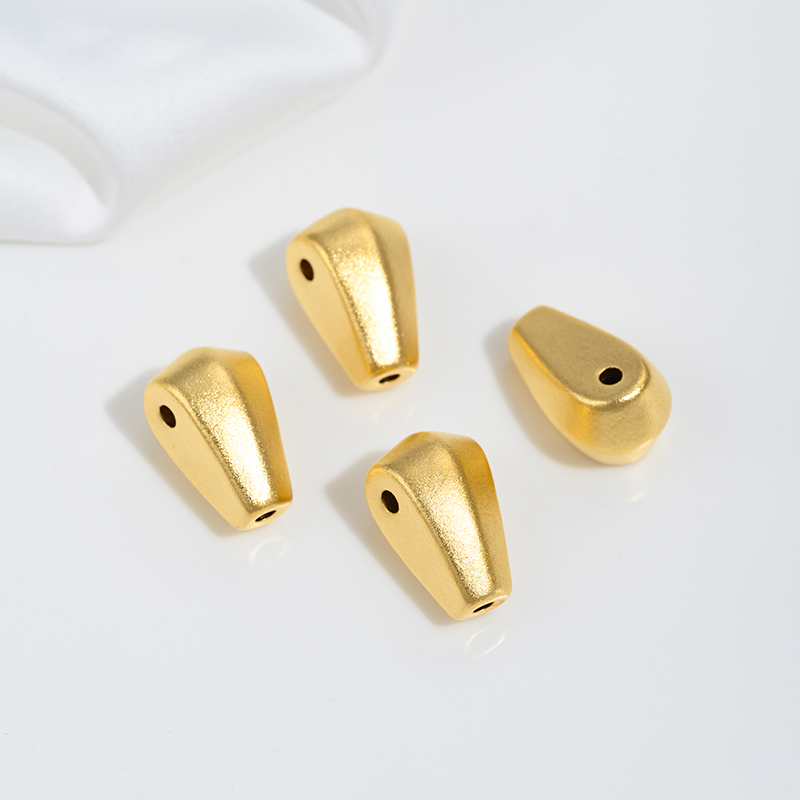 2:2# 11x11x18mm hole 1.8mm 1 piece
