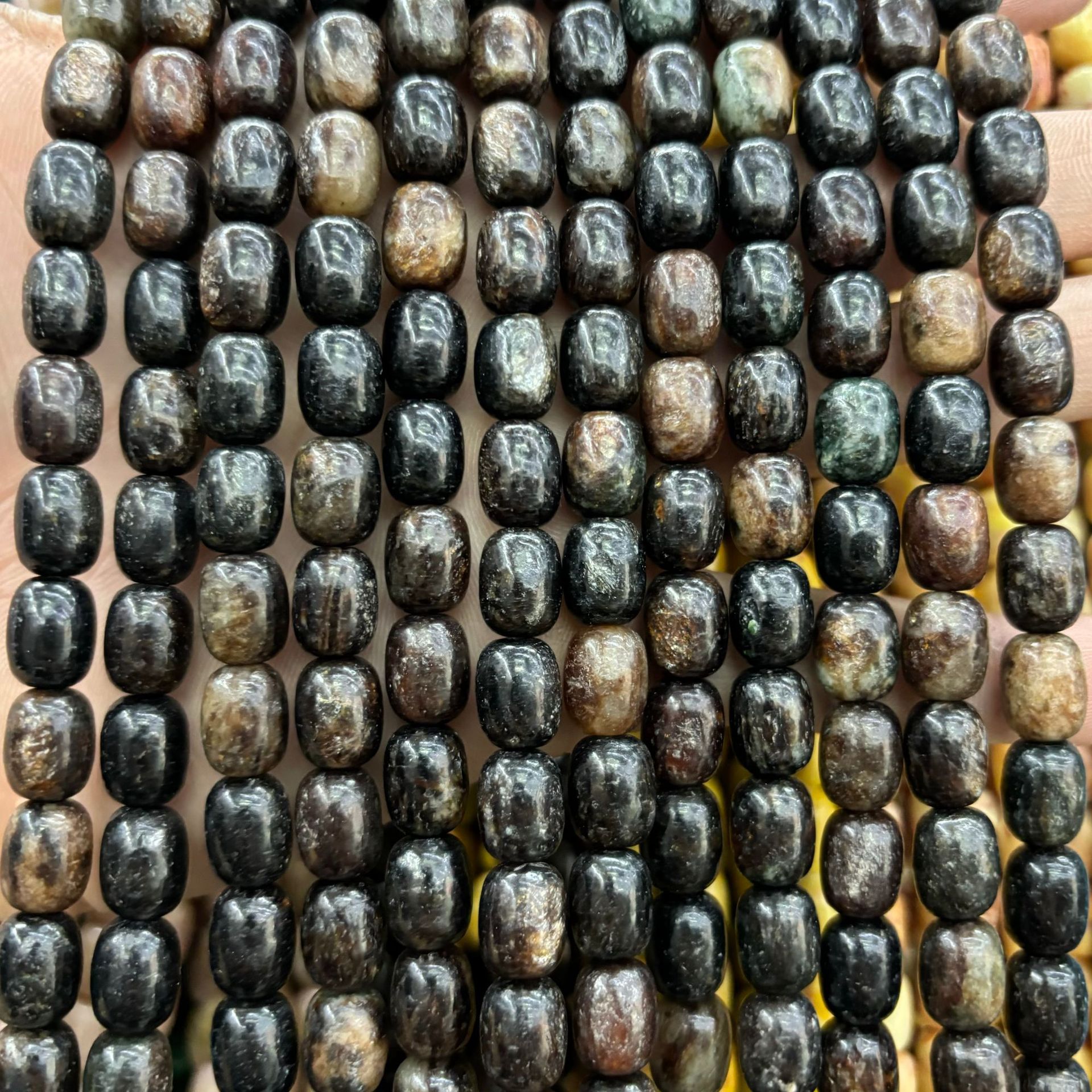 9 ：Black dot stone