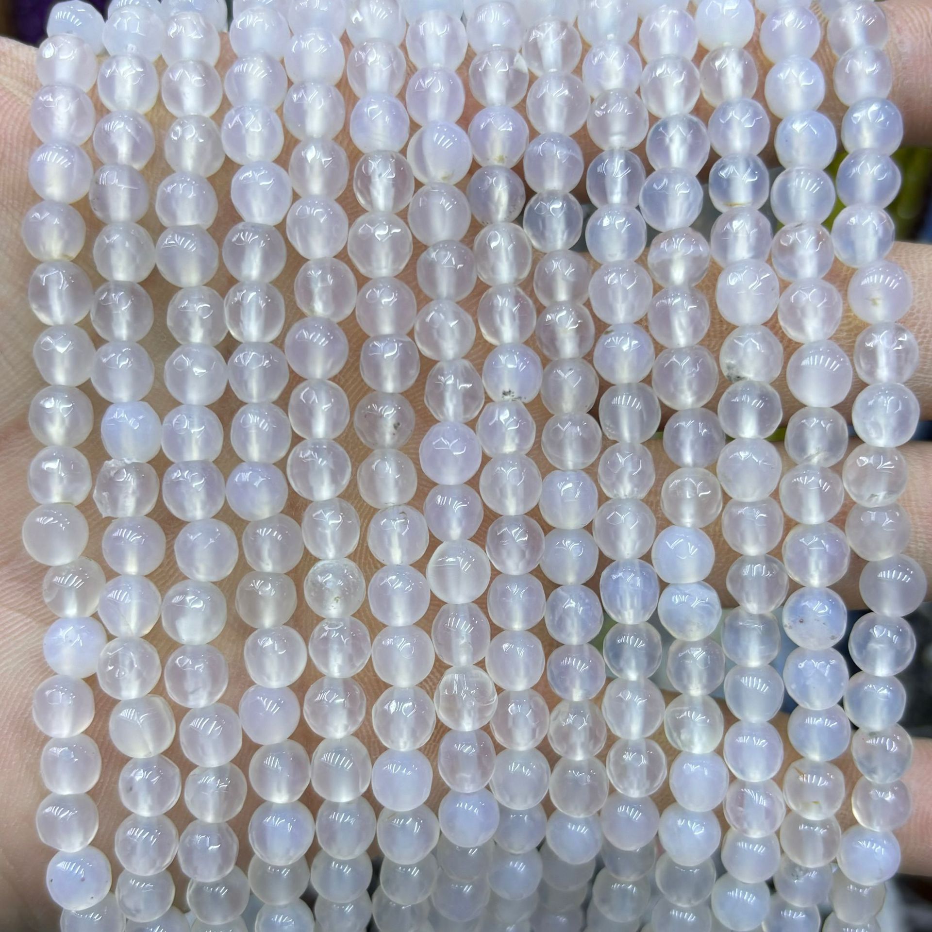 15:White agate