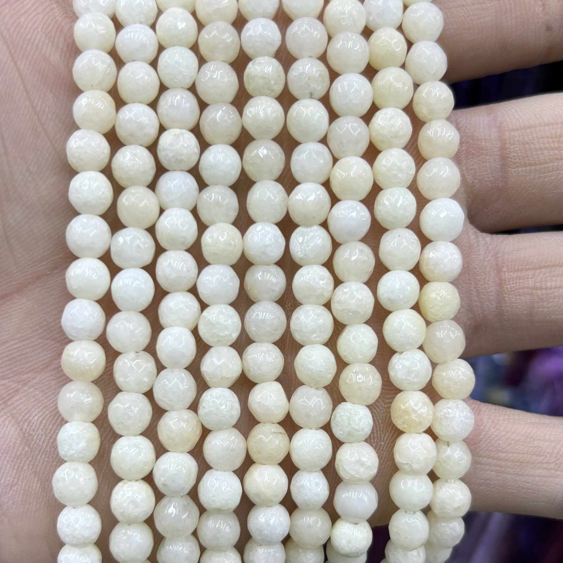 25:Beige