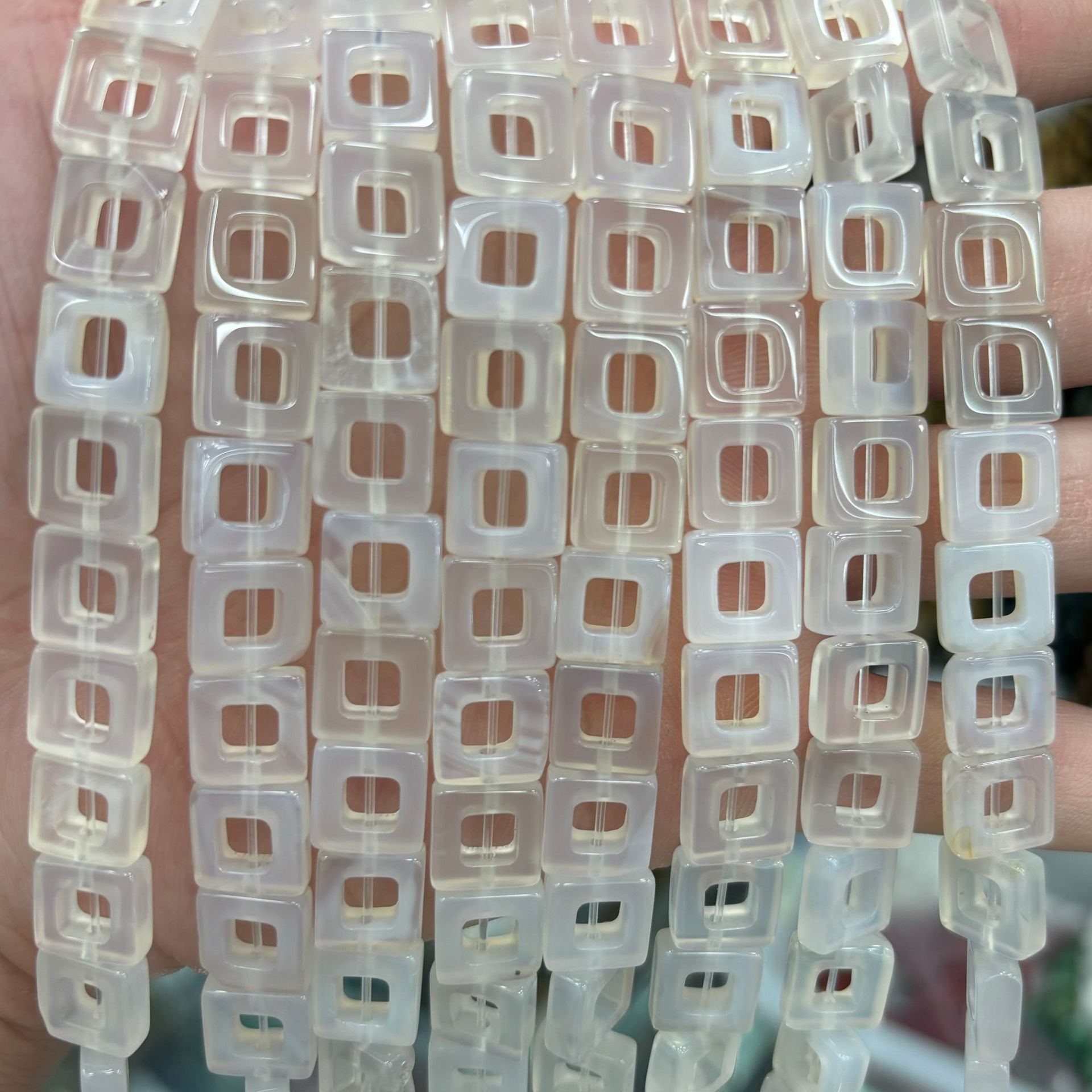 1:White agate