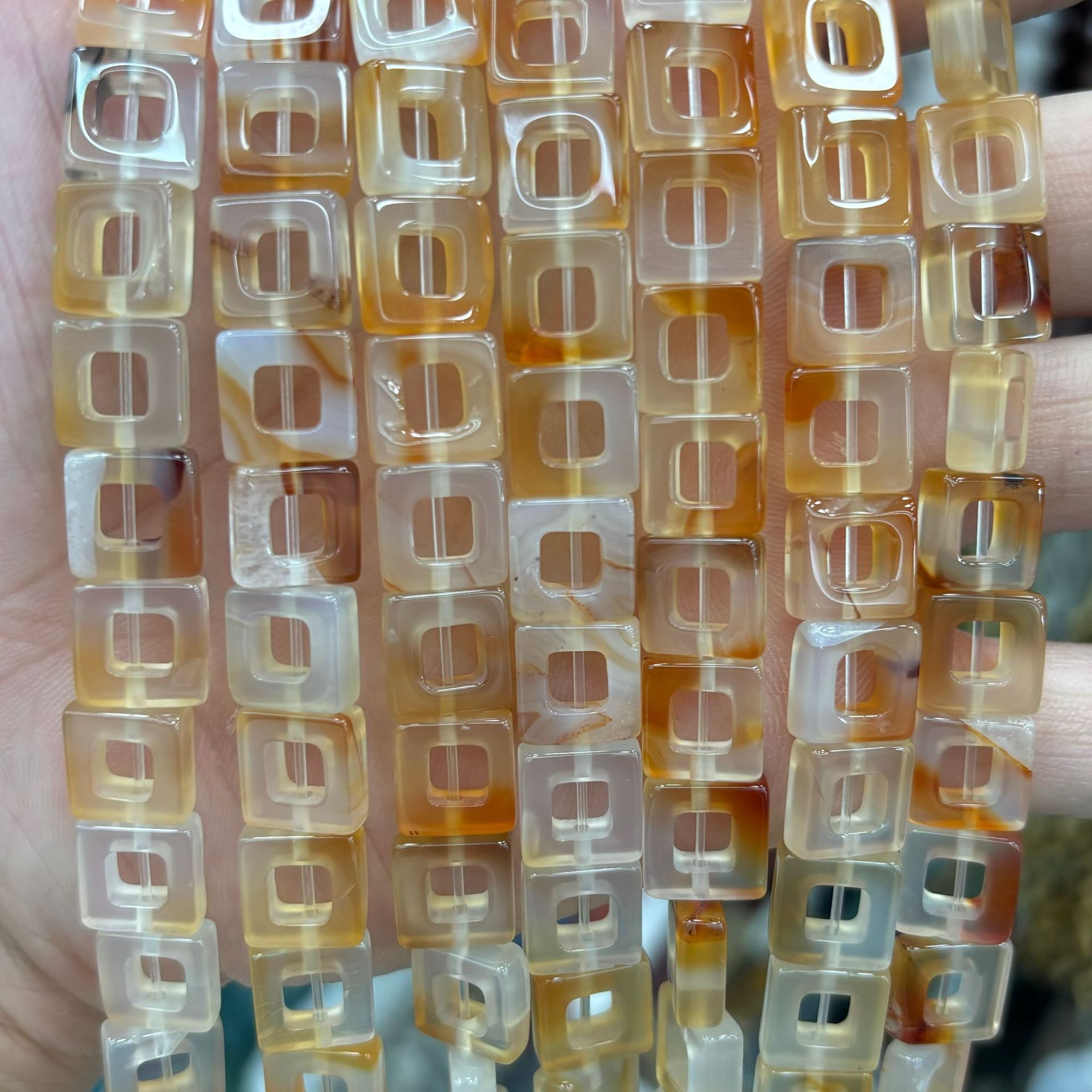 22:Light red agate