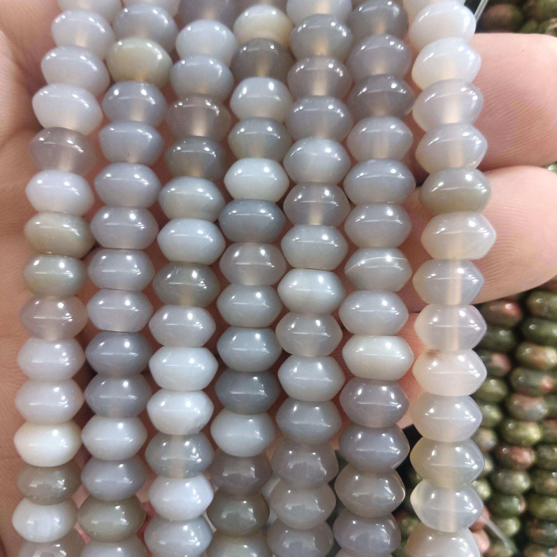 8:8 gray agate