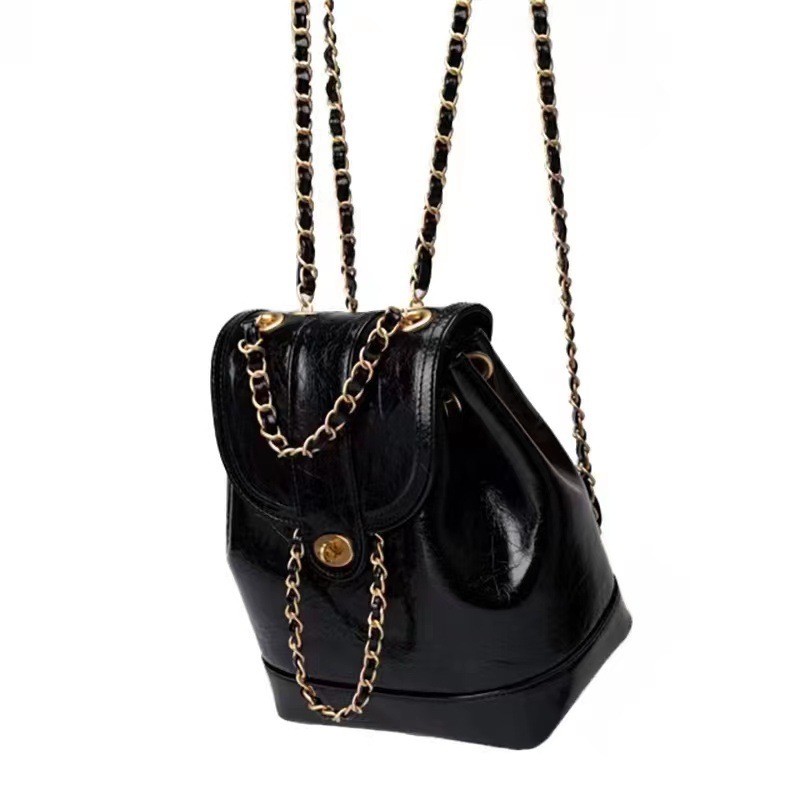 Black [gold chain]]
