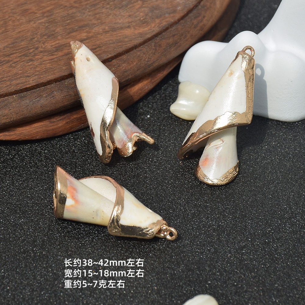 9:Dz176 (cornice snail)