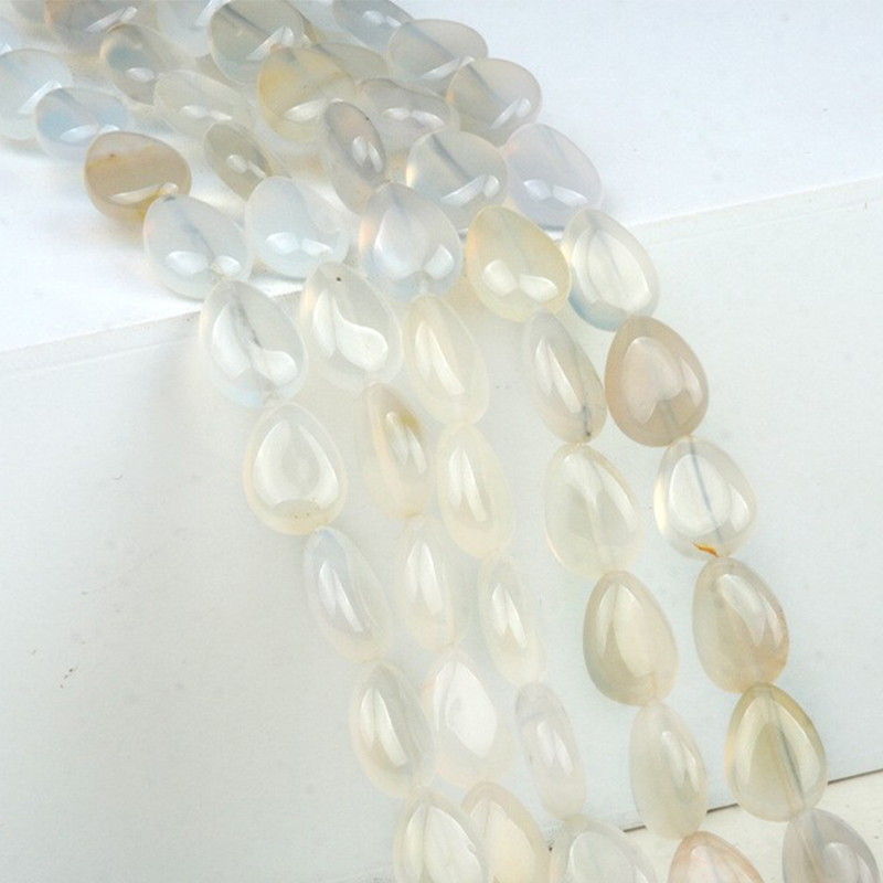 17:White agate