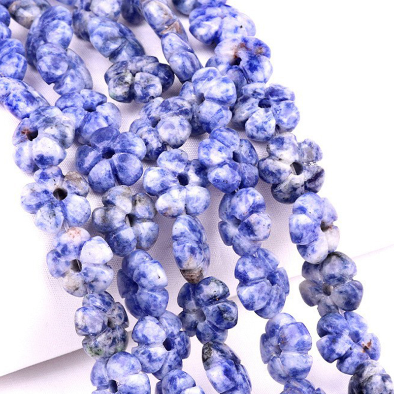 4:White dot blue