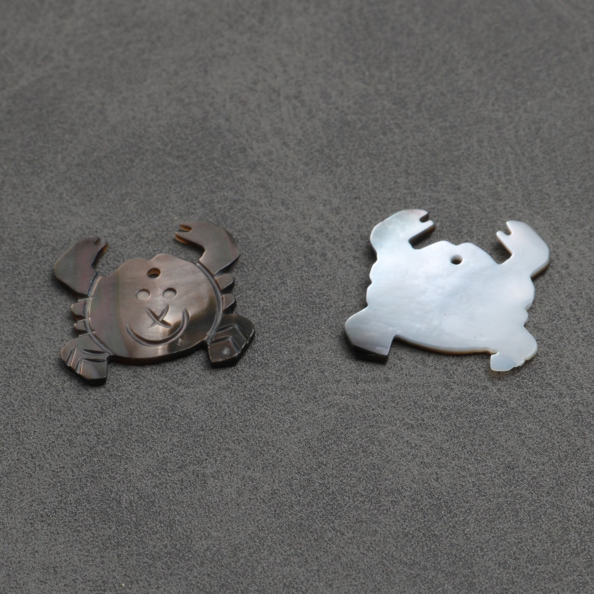 1:Gray crab 16.8*17.4*1.6mm