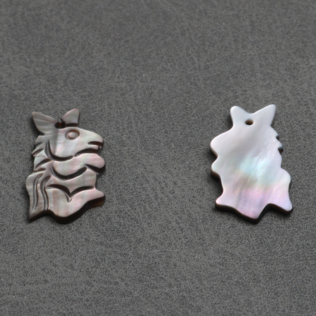 3:Gray rabbit 10*19.4*1.4mm