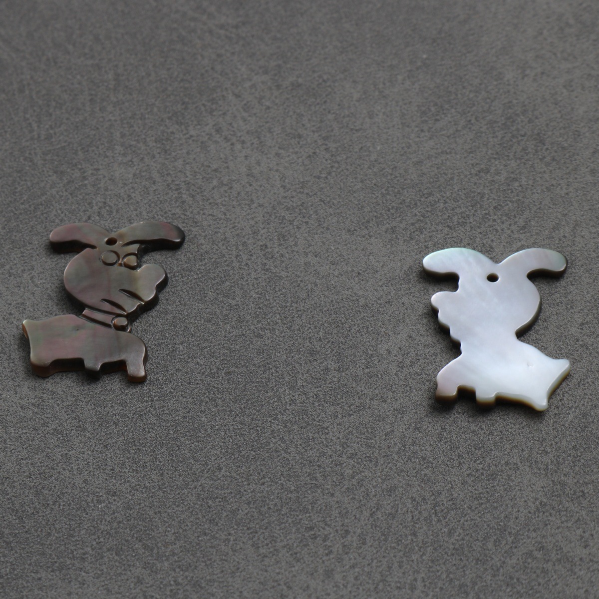 7:Gray dog 13.3*19.1.4mm