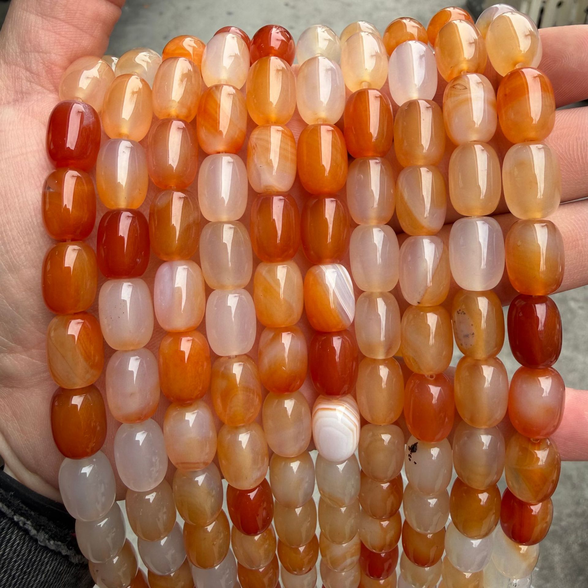4:Light red striped agate
