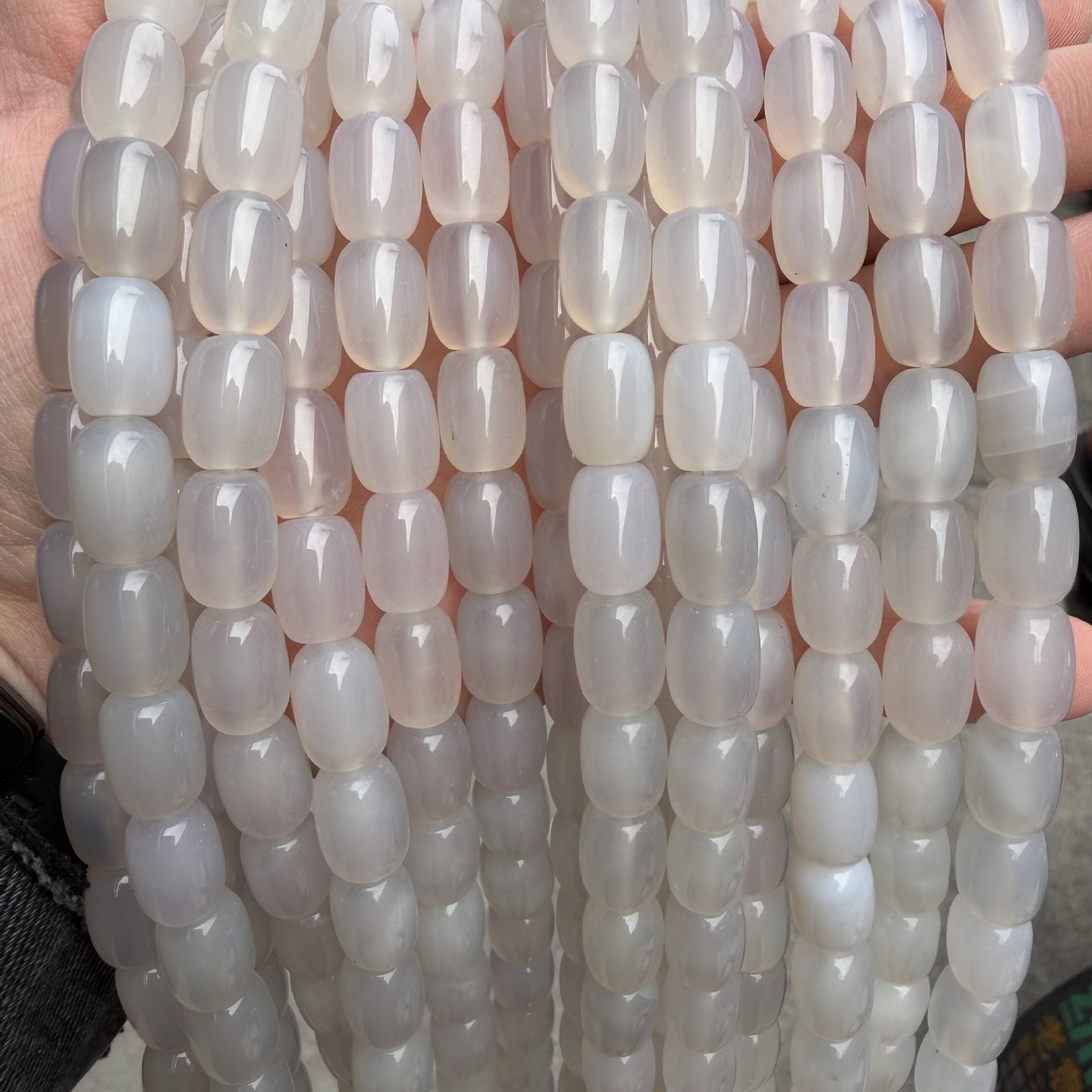 12:White agate
