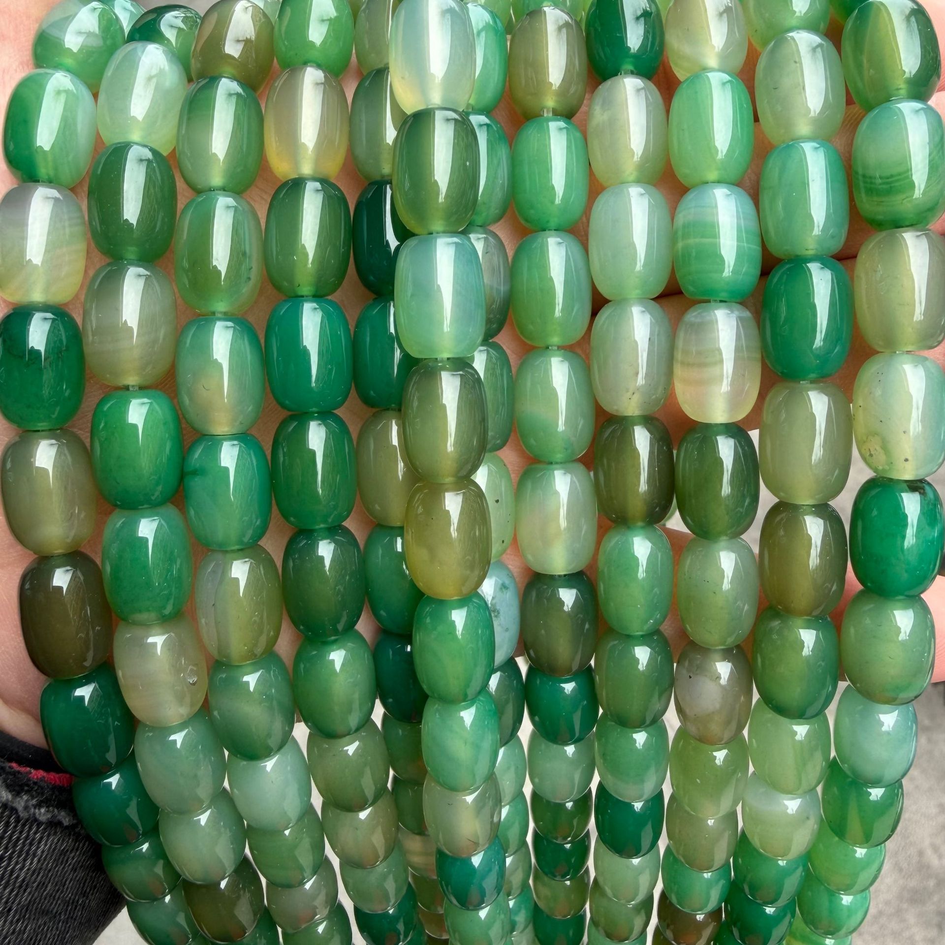 14:Olive green agate