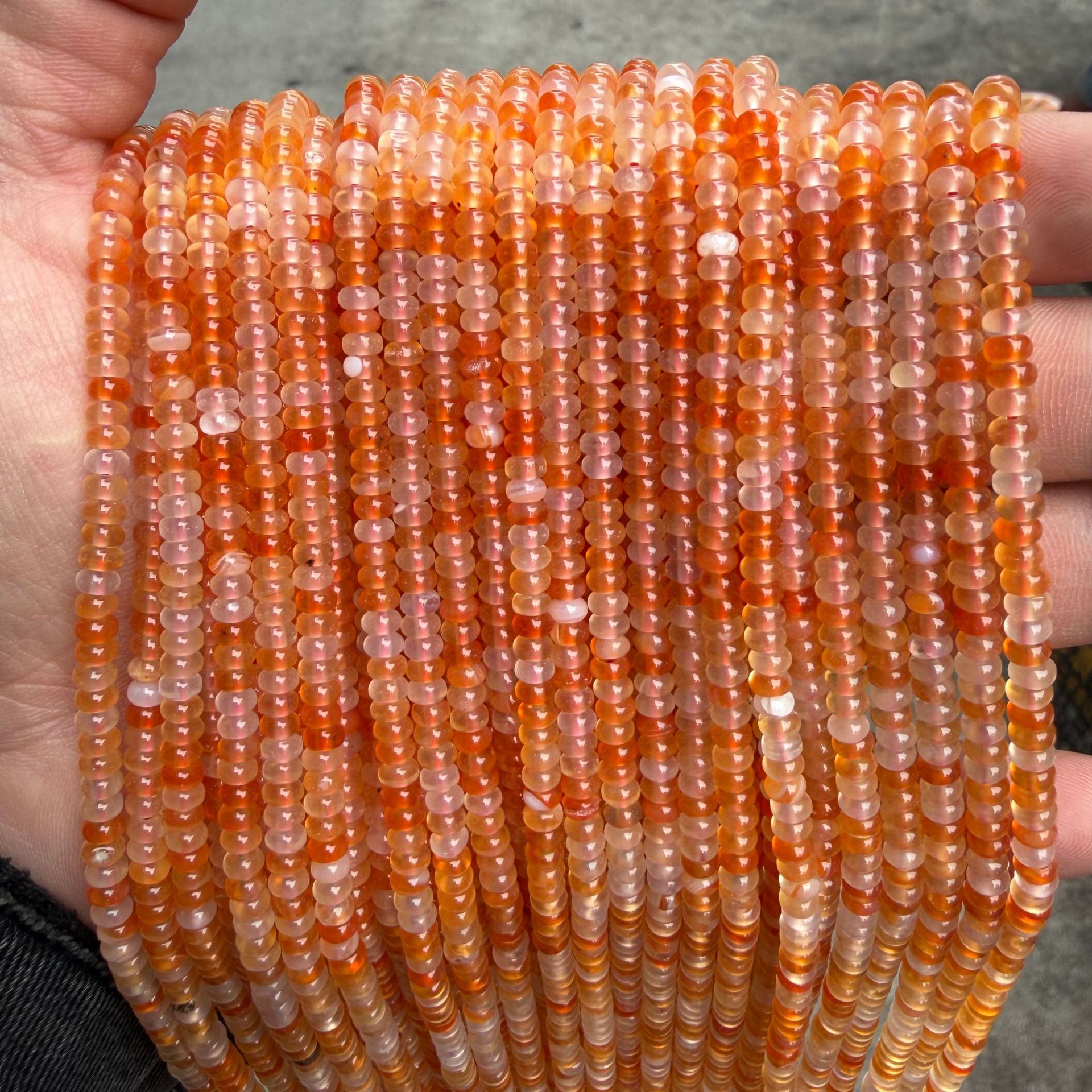 3:light red agate