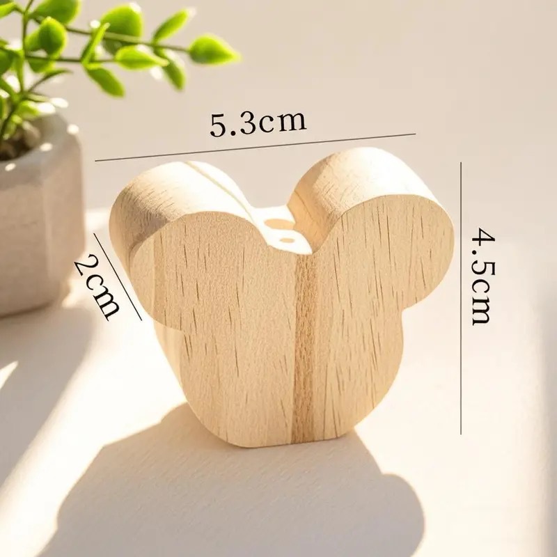Diffusing wood: a mickey