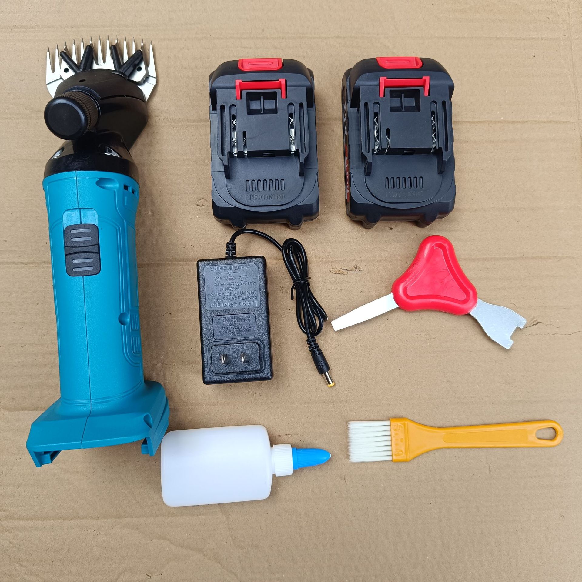 US standard wool shears   charging cable   2 batteries