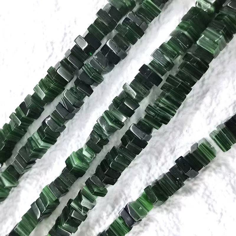 11:Hole green white