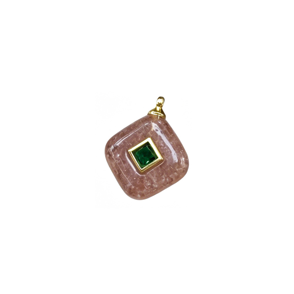 9:Diamond shaped red strawberry crystal