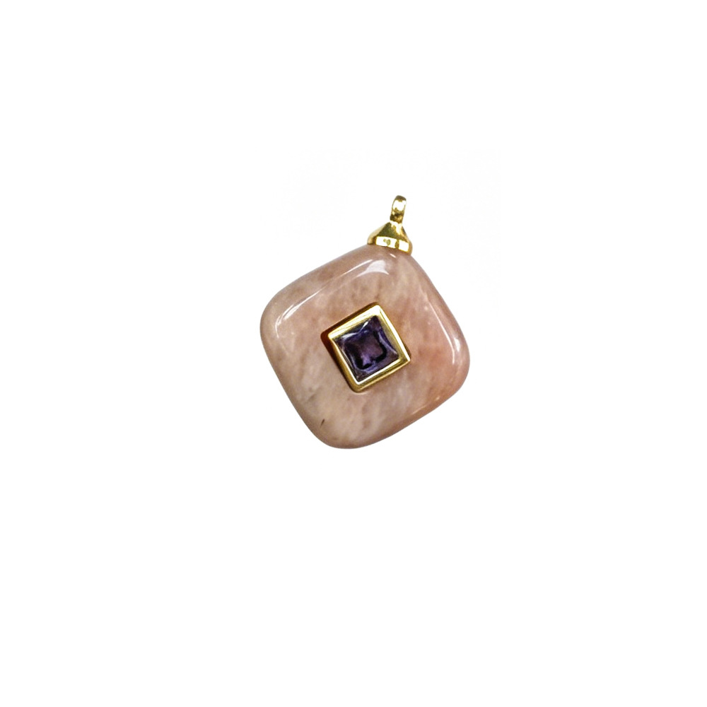 18:Diamond shaped orange moonstone