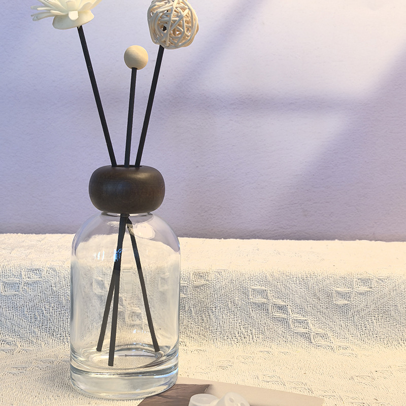 200ml round shoulder transparent empty bottle with beaded beech wood cover; with 5 diffuser fiber sticks