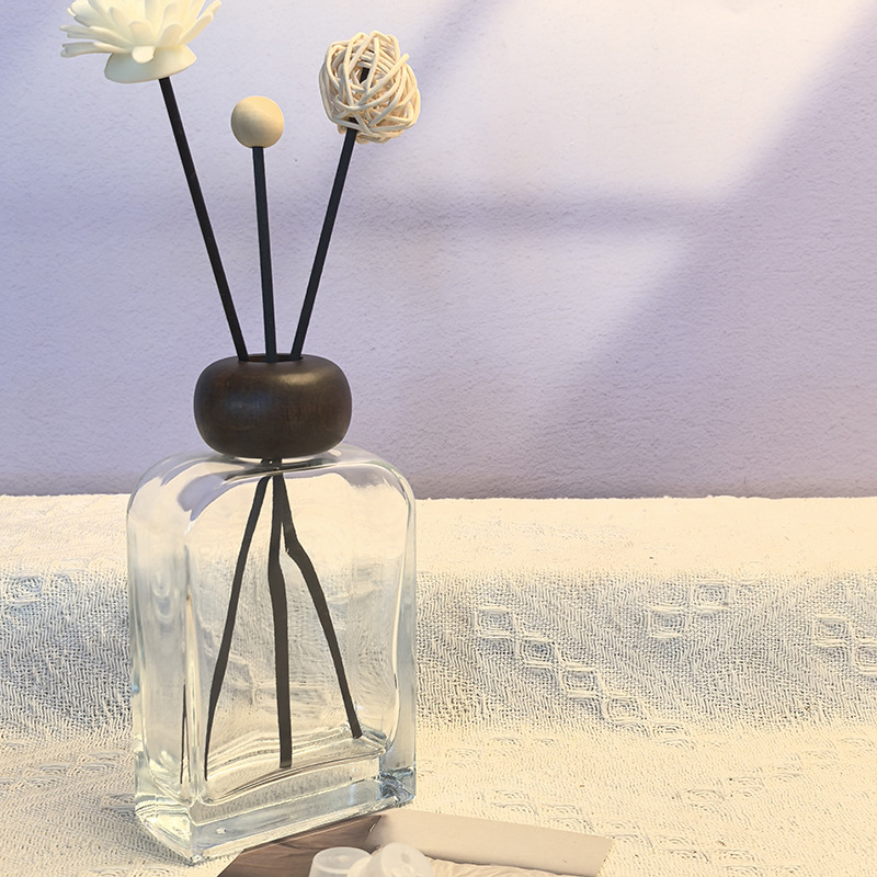 200ml flat square transparent empty bottle with beaded beech wood lid; with 5 diffuser fiber sticks