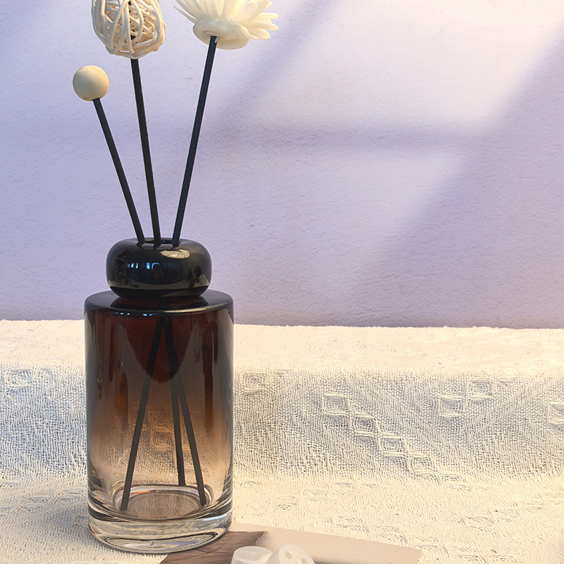 200ml long cylindrical gradient brown empty bottle with black resin cover; with 5 diffuser fiber sticks