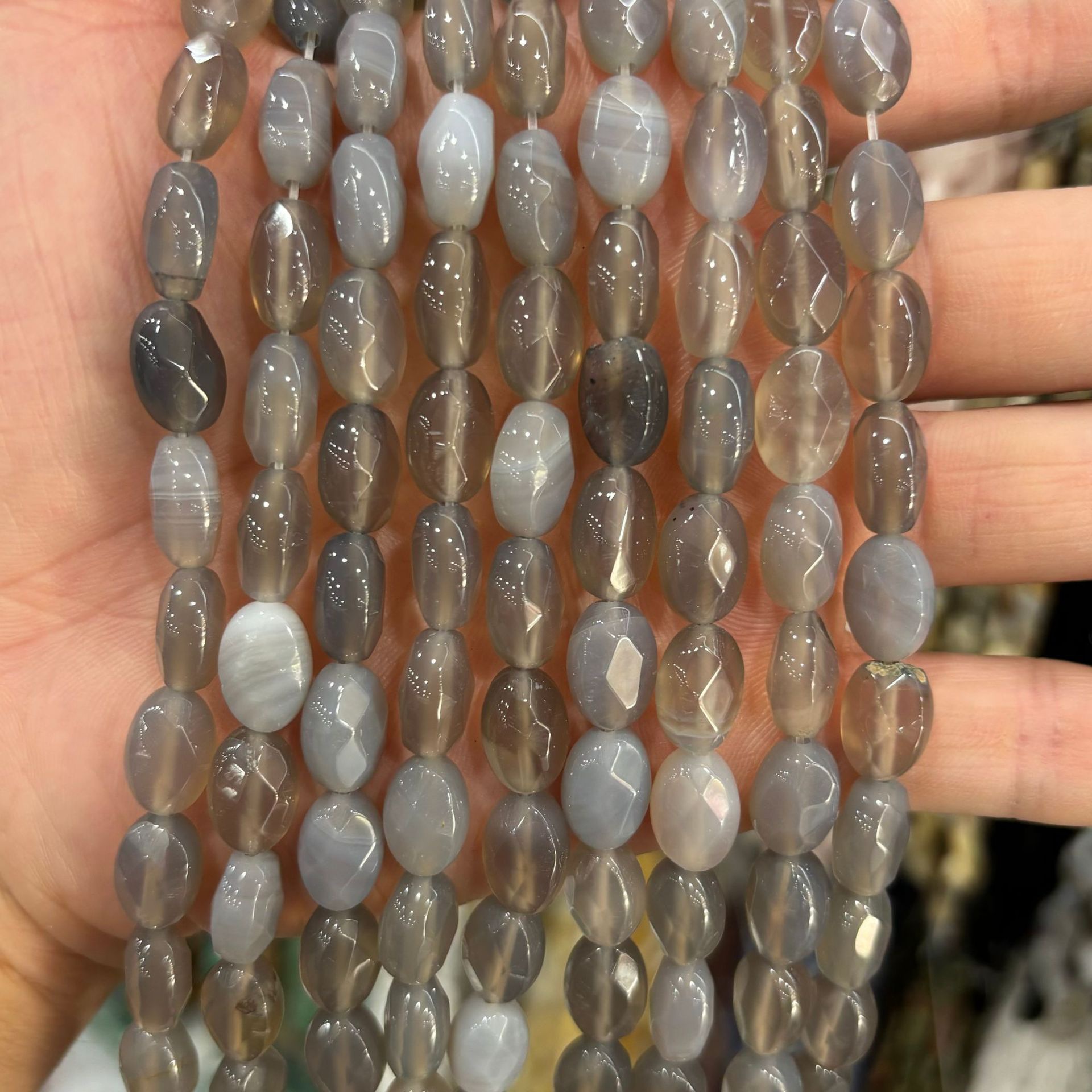 23:Gray agate