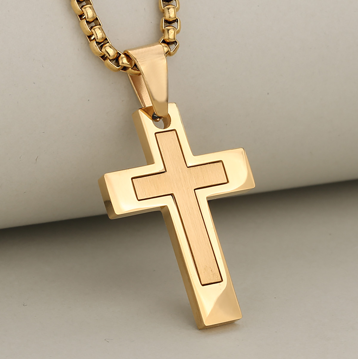 2:Gold pendant   chain 60cm