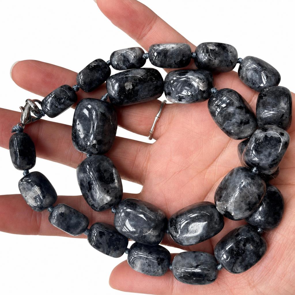 8:Black Labradorit
