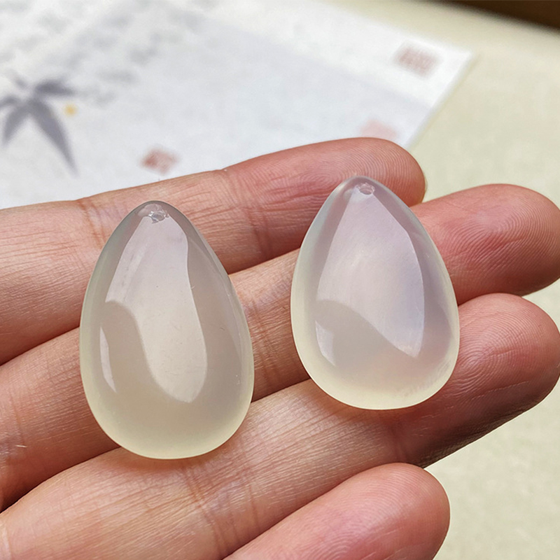 1:White agate water drop pendant about 32*20*10mm