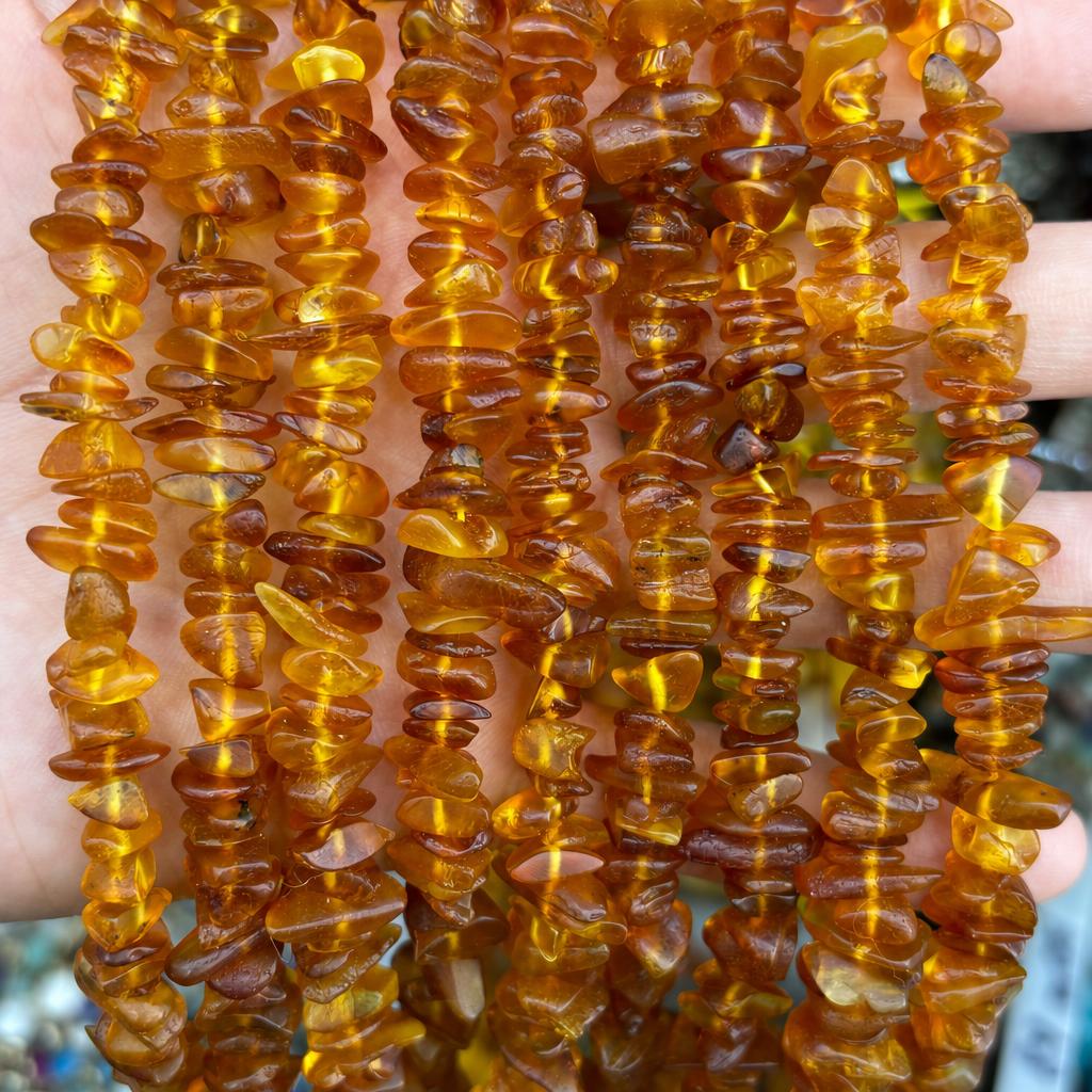 8-10mm amber medium hole gravel (line length 38cm