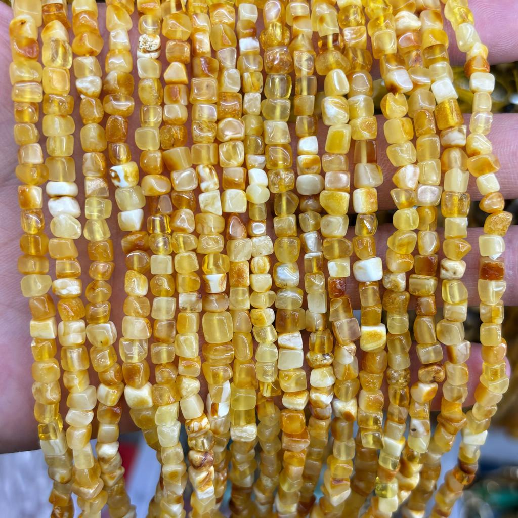 4-5mm amber square shape (about 94 pieces)