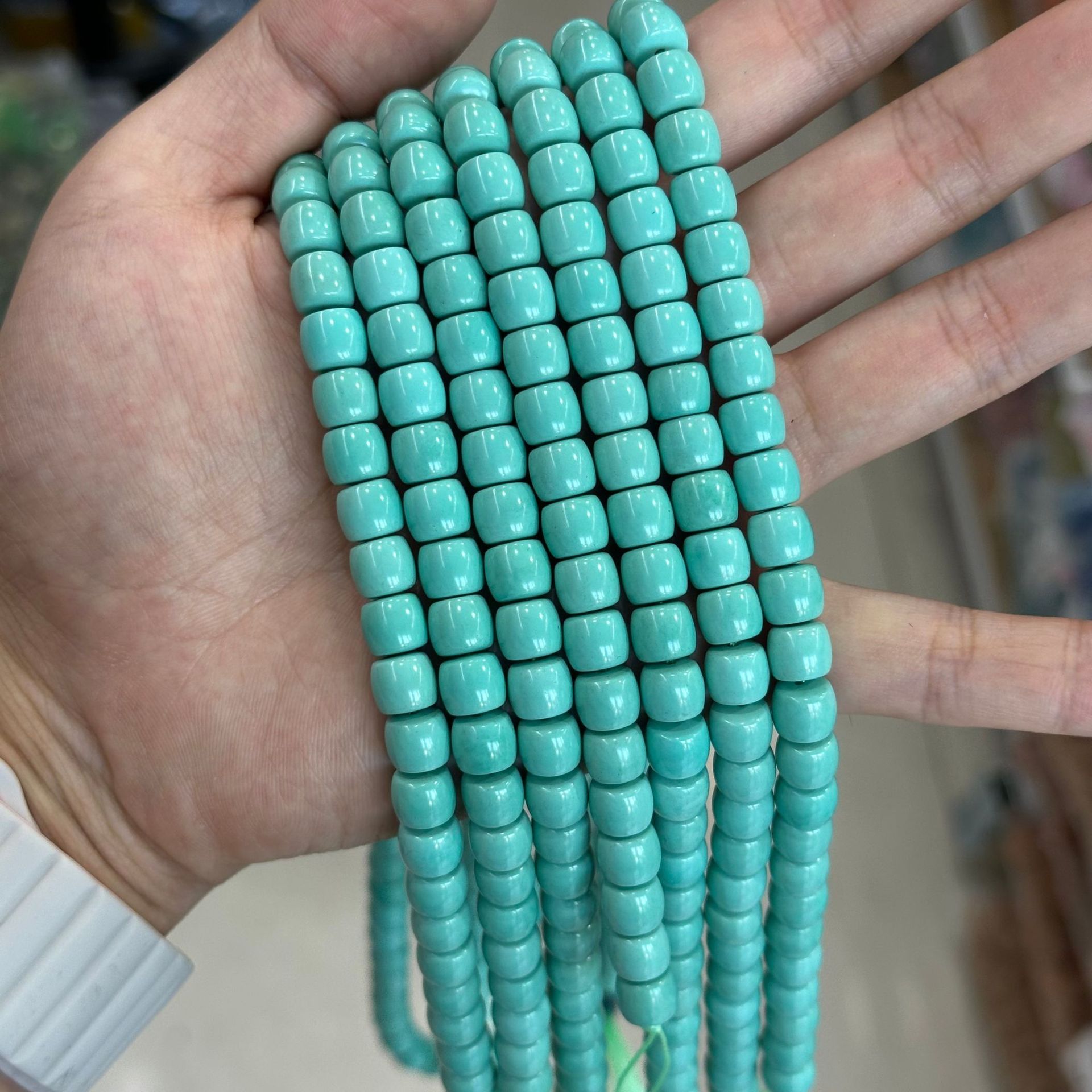 4:Magnesite blue-green porcelain pine old-type beads (size is about 6.5*7.7mm/58pcs